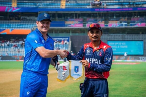 इटालीविरुद्धको खेलमा नेपालले ब्याटिङ गर्दै