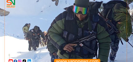 हिउँले ढाकिएको छाङरुमा पहरा दिँदै सशस्त्र