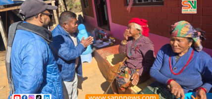 बागलुङमा मतदाता फकाउन घरदैलोमा उम्मेदवार