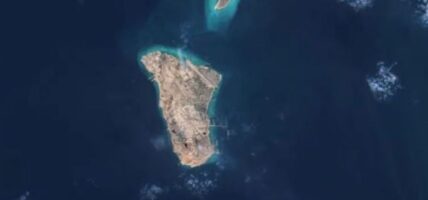 अमेरिकाद्वारा इरानको खार्ग टापुमा ९० भन्दा बढी सैन्य लक्ष्यमा आक्रमण