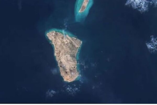 अमेरिकाद्वारा इरानको खार्ग टापुमा ९० भन्दा बढी सैन्य लक्ष्यमा आक्रमण अमेरिकाद्वारा इरानको खार्ग टापुमा ९० भन्दा बढी सैन्य लक्ष्यमा आक्रमण