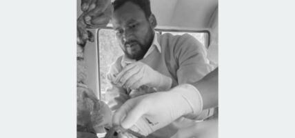 गुडिरहेको एम्बुलेन्सभित्रै चिकित्सकले उपचार गरेपछि….