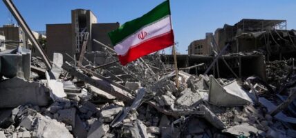 नाकाबन्दीले इरान थिचिँदै