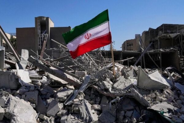 नाकाबन्दीले इरान थिचिँदै