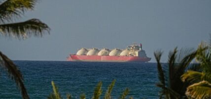 होर्मुजबाट बाहिरियो कच्चा तेल बोकेको पाकिस्तानी जहाज