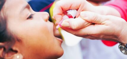 आजदेखि देशभरिका बालबालिकालाई भिटामिन ‘ए’ र जुकाको औषधि  खुवाइँदै