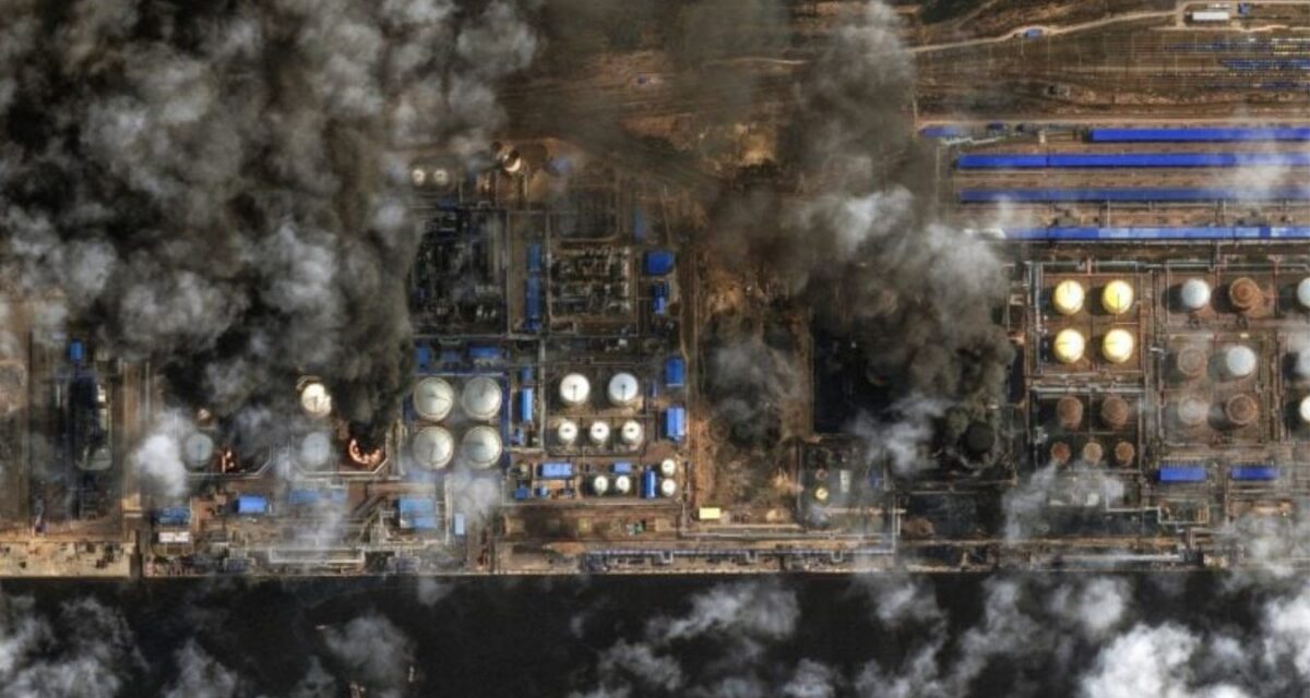 अमेरिकाले रुसी तेललाई विक्री छुट दिए लगतै युक्रेनले गर्‍यो रुसका दुई वटा तेल प्रशोधन कारखानामा आक्रमण