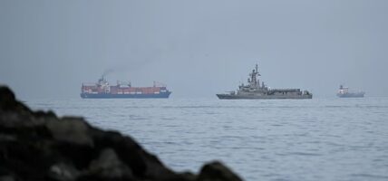 इरानले भन्योः कुन जहाजलाई होर्मुज स्ट्रेट भएर जान दिने वा नदिने भन्ने निर्णय अब इरानले गर्नेछ