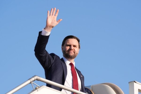 इरानसँग वार्ताका लागि उपराष्ट्रपति भान्स आजै पाकिस्तान जाने