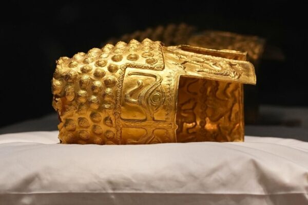 १४ महिनापछि स्वदेश फर्कियो २५०० वर्ष पुरानो अमूल्य सुनौलो हेलमेट