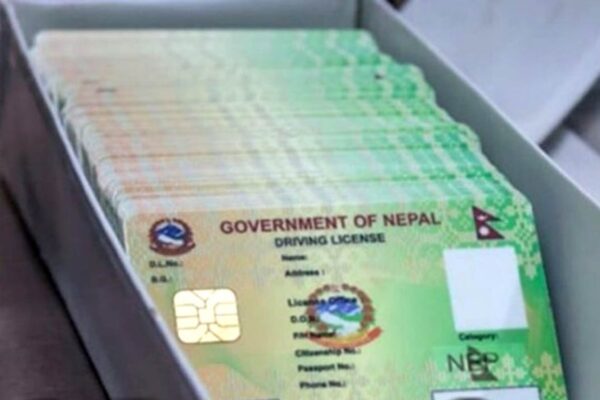 हुलाकबाट घरमै राहदानी वितरण चौध जिल्लामा सुरु, साढे दुई लाख सवारी ‘लाइसेन्स’ ढुवानी