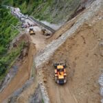 वर्षाका कारण सडक अवरुद्ध, विद्युत् सेवा प्रभावित