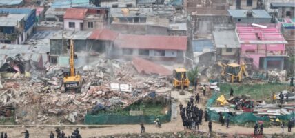 मनोहरा सुकुम्बासी बस्तीमा १२ वटा डोजर परिचालन