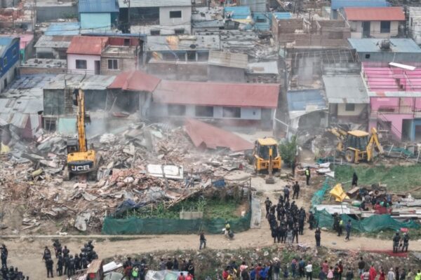 मनोहरा सुकुम्बासी बस्तीमा १२ वटा डोजर परिचालन