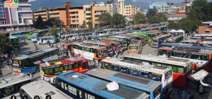 सरकारले फेरि बढायो सार्वजनिक यातायातको भाडा