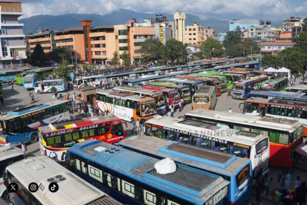 सरकारले फेरि बढायो सार्वजनिक यातायातको भाडा