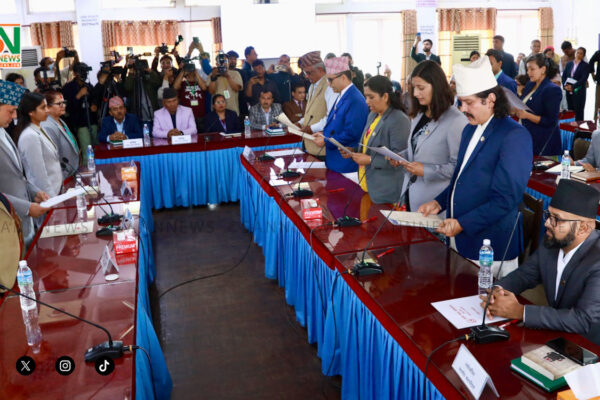 १२ वटै संसदीय समितिका सभापतिले लिए शपथ (तस्वीरहरू)