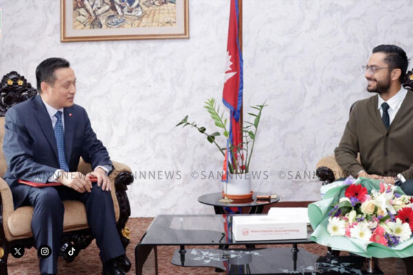 शिक्षामन्त्री पोखरेलसँग चिनियाँ राजदूतको शिष्टाचार भेटवार्ता