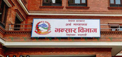 भन्सारमा अड्किएका हजारौं ट्रक छुटाउन सरकार लचिलो