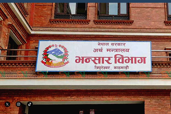 भन्सारमा अड्किएका हजारौं ट्रक छुटाउन सरकार लचिलो