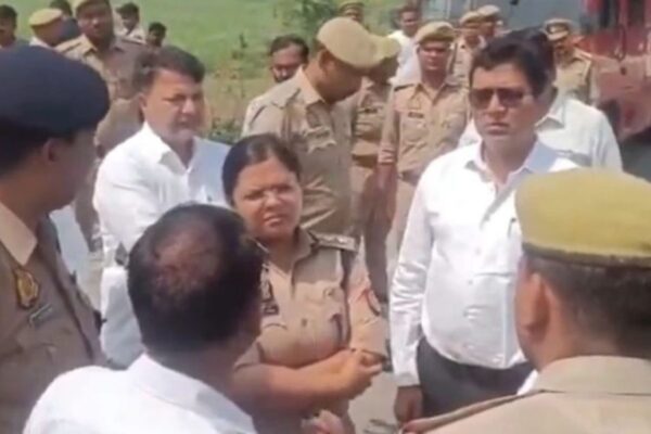 उत्तर प्रदेशको लखिमपुर खिरीमा ट्रक र भ्यान ठोकिँदा १० जनाको मृत्यु