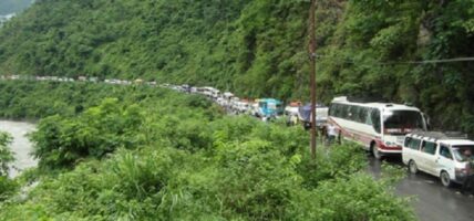 आँबुखैरेनी–मुग्लिन सडक अवरुद्ध