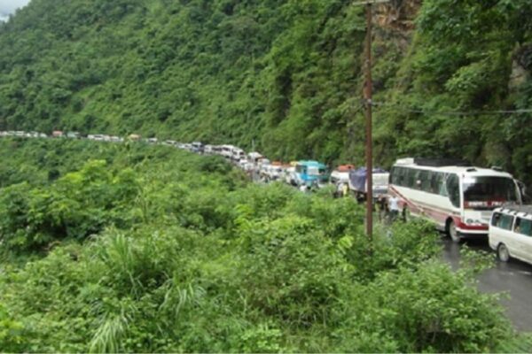 आँबुखैरेनी–मुग्लिन सडक अवरुद्ध