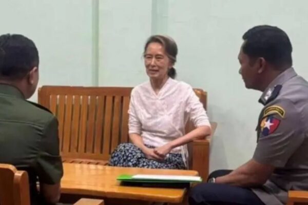 आङ सान सुकीलाई घरमै नजरबन्दमा सारियो
