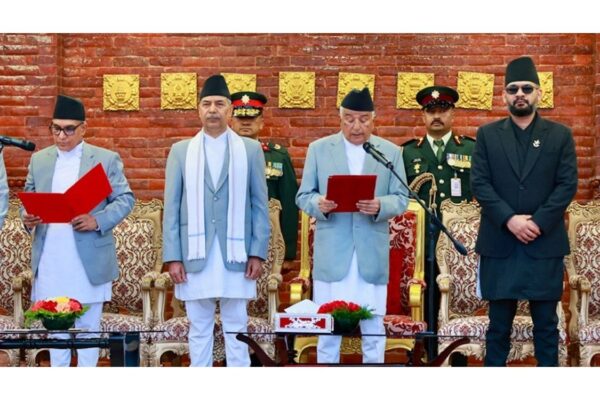 प्रधानन्यायाधीश शर्माले लिए राष्ट्रपतिबाट शपथ