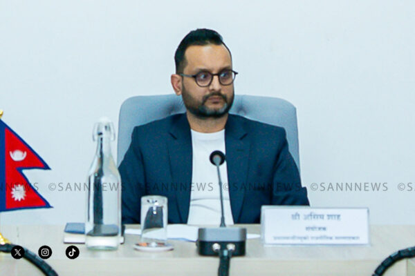 पूर्वराष्ट्रसेवकसँग छलफल गर्दै संविधान संशोधन कार्यदल