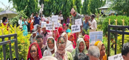 धनुषाको ढल्केबरमा सुकुम्वासीको प्रदर्शन