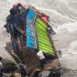 मनाङको खोत्रोमा ट्रक दुर्घटना हुँदा दुई जना घाइते