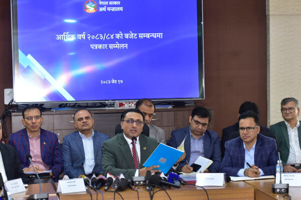 बजेटको आकार सानो र राज्यको क्षमता अनुसार सन्तुलित छ : अर्थमन्त्री वाग्ले
