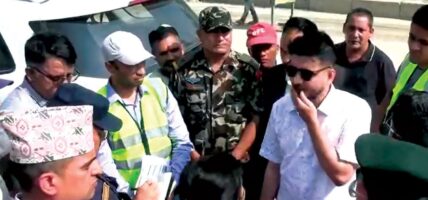 भौतिक पूर्वाधार मन्त्रीले काम नगरे ठेकेदारको खुट्टा भाँचिदिनु भनेपछि….