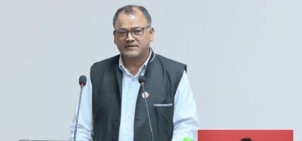 प्रधानमन्त्री कार्यालयलाई ‘ग्यास च्याम्बर’सँग तुलना गर्दै कडा टिप्पणी