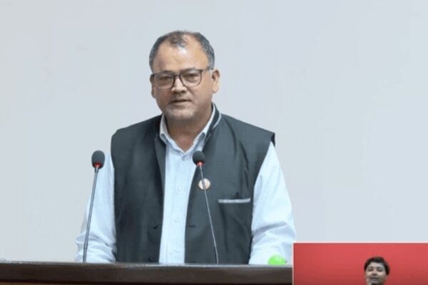 प्रधानमन्त्री कार्यालयलाई ‘ग्यास च्याम्बर’सँग तुलना गर्दै कडा टिप्पणी