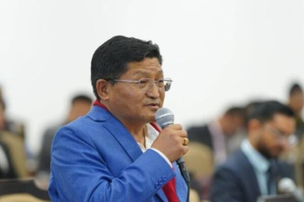 अख्तियारका पदाधिकारीलाई प्रधानमन्त्री कार्यालयमा थुनेर धम्क्याइएको भन्दै कांग्रेसले उठायो प्रश्न अख्तियारका पदाधिकारीलाई प्रधानमन्त्री कार्यालयमा थुनेर धम्क्याइएको भन्दै कांग्रेसले उठायो प्रश्न
