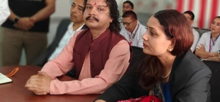 मन्त्री मेहताद्वारा बकुलहर रत्ननगर अस्पतालको निरीक्षण