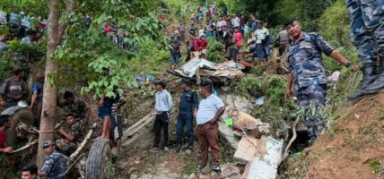 काभ्रेपलाञ्चोक  नमोबुद्धमा भएको बस दुर्घटनामा मृत्यु भएका ८ जनाकै सनाखत
