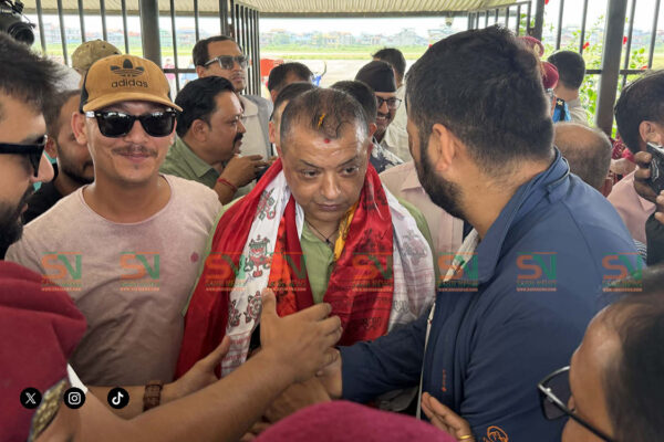 रास्वपा महाधिवेशनमा सहभागी हुन पुगे गगन थापा