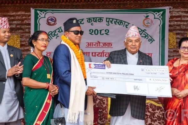 विदेशबाट फर्किपछि विजयकुमार बने उत्कृष्ट कृषक