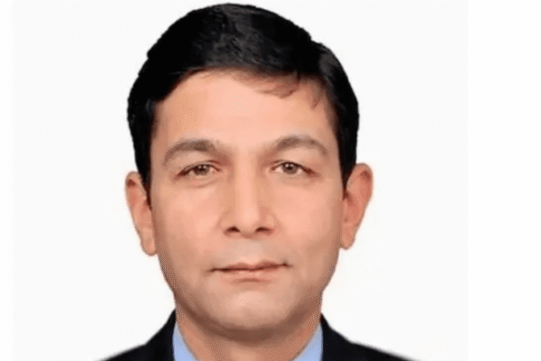 राहदानी विभागका महानिर्देशक तीर्थराज अर्याल अख्तियारको हिरासतमा । राहदानी विभागका महानिर्देशक तीर्थराज अर्याल अख्तियारको हिरासतमा ।
