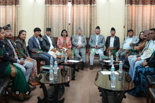 विपक्षी दलहरूको निष्कर्ष : प्रधानमन्त्रीले संसद्‌बाटै माफी नमागेसम्म बैठक चल्न नदिने