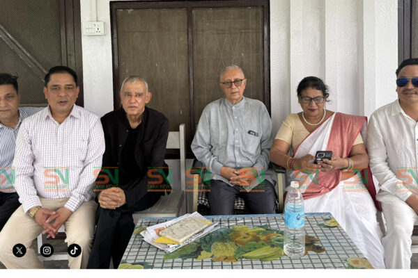 कोशी भेलाअघि कोइराला निवासमा जुटे शेखर र शशांक कोशी भेलाअघि कोइराला निवासमा जुटे शेखर र शशांक