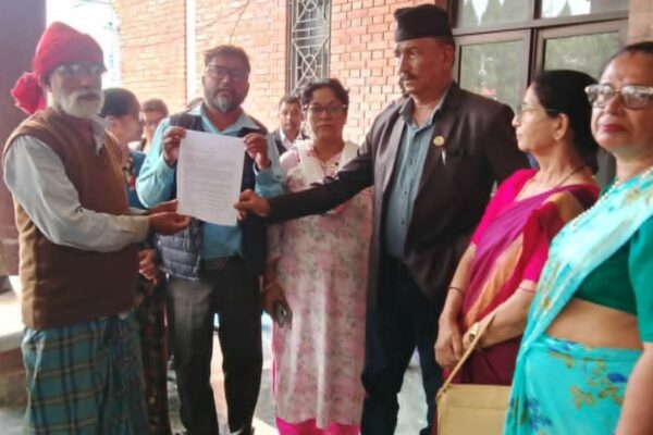 भक्तपुरस्थित होल्डिङ सेन्टरमा आश्रित सुकुम्बासीहरूको तर्फबाट सांसदहरूको टोलीसमक्ष १५ बुँदे ध्यानाकर्षण पत्र। भक्तपुरस्थित होल्डिङ सेन्टरमा आश्रित सुकुम्बासीहरूको तर्फबाट सांसदहरूको टोलीसमक्ष १५ बुँदे ध्यानाकर्षण पत्र।