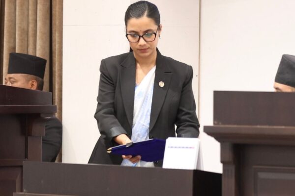 प्रधानमन्त्रीको तर्फबाट कानुनमन्त्रीले पेश गरिन् तीन प्रतिवेदन