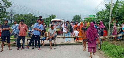 सप्तरीमा स्थानीयले गराए हुलाकी सडक अवरुद्ध