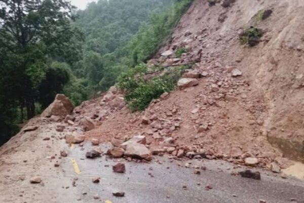 पहिरोबाट कालीगण्डकी कोरिडोर अवरुद्ध पहिरोबाट कालीगण्डकी कोरिडोर अवरुद्ध