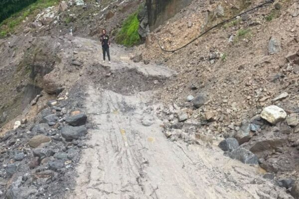इकोमा सडक भासिंदा तातोपानी नाका पुन: ठप्प इकोमा सडक भासिंदा तातोपानी नाका पुन: ठप्प