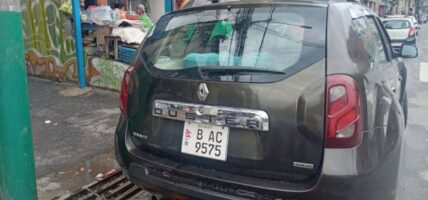 कांग्रेसका सभापति गगन थापाको निवास अगाडि पनि शंकास्पद् गाडी पार्किङ